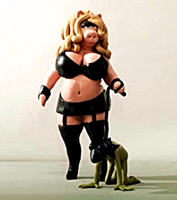 Miss Piggy and Kermit in leather fetish gear