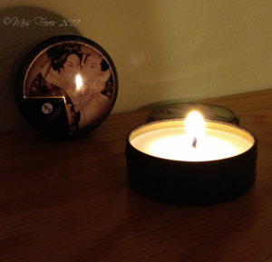 Shunga massage candle burning