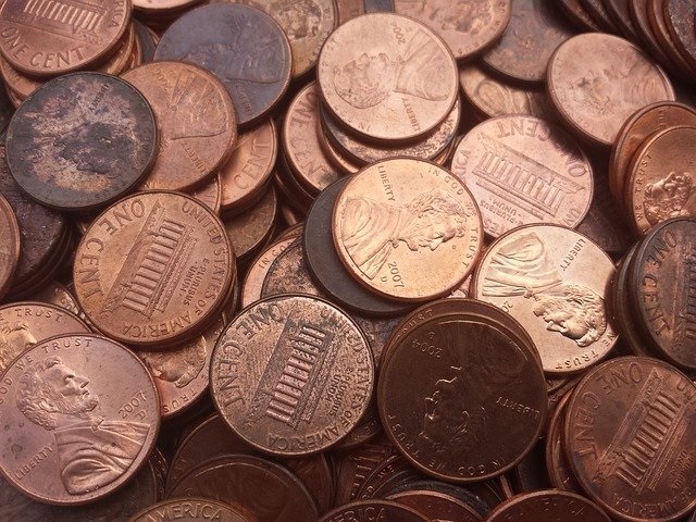 close-up of a pile of American copper pennies, from pixabay